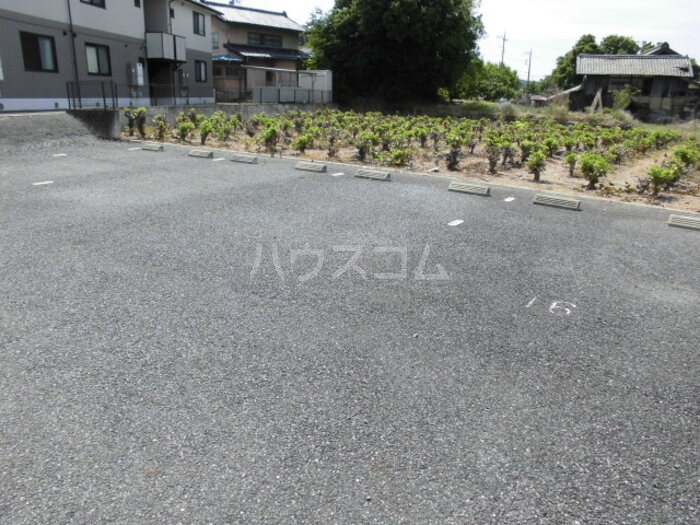 18/22 駐車場