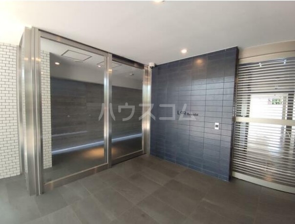 17/19 エントランス