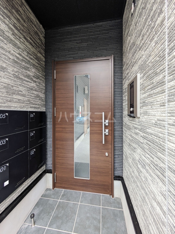 25/29 エントランス