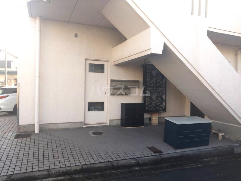 15/23 エントランス