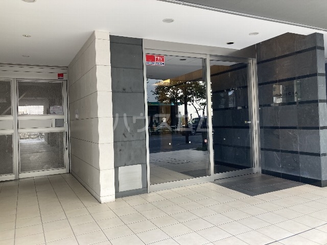 25/26 エントランス