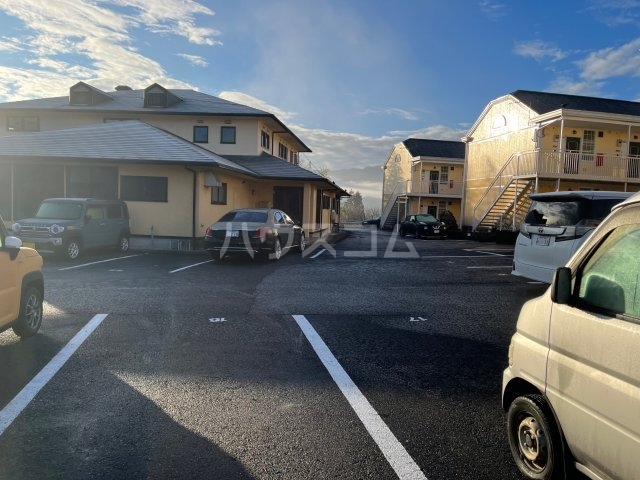 2/3 駐車場