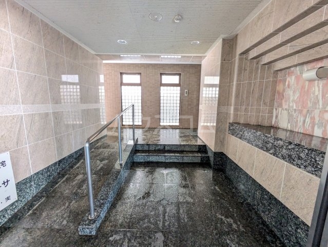 3/4 エントランス