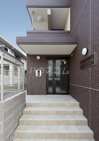 28/30 エントランス