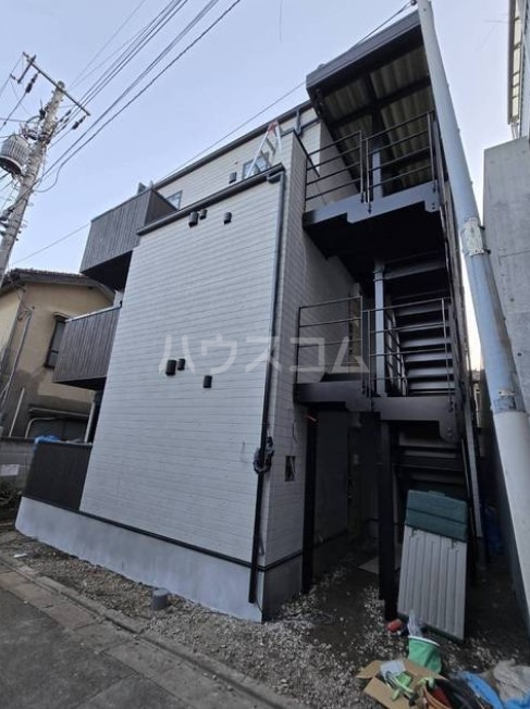 24/30 エントランス