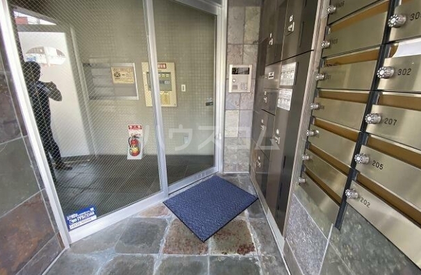 14/15 エントランス