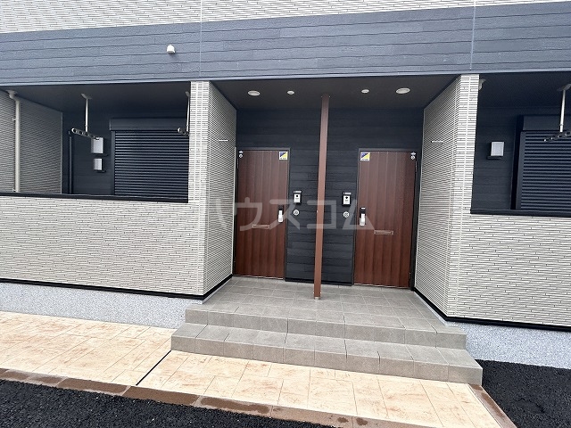 28/30 エントランス