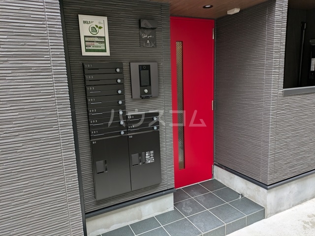 22/28 エントランス