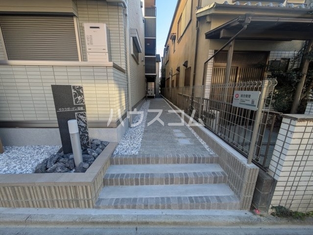 20/30 エントランス