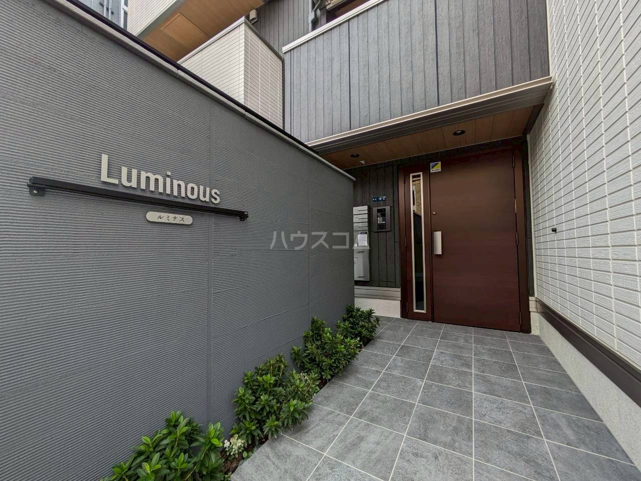 28/30 エントランス