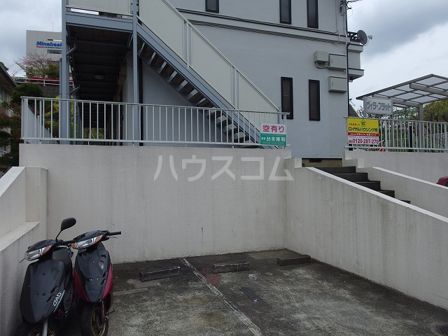 21/30 エントランス