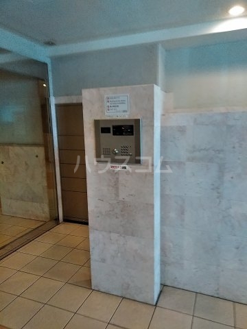 27/30 エントランス