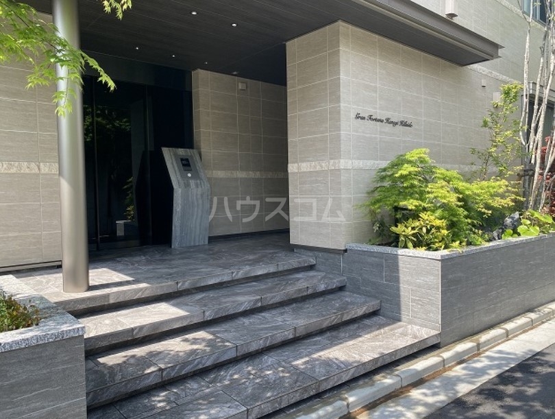 17/26 エントランス