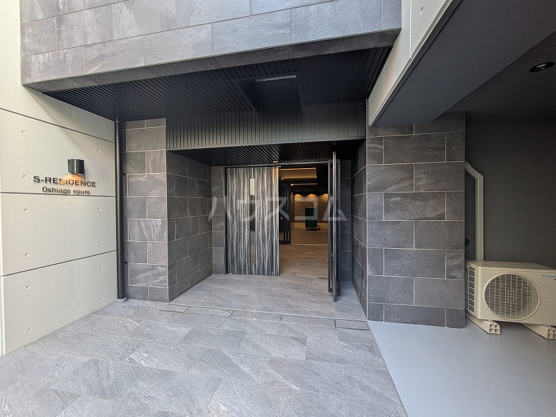 26/30 エントランス