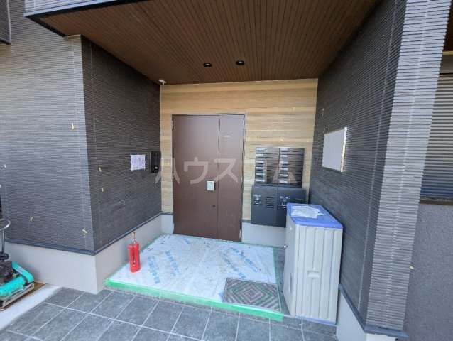 21/30 エントランス