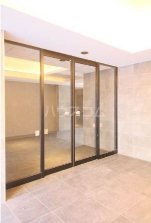 23/28 エントランス