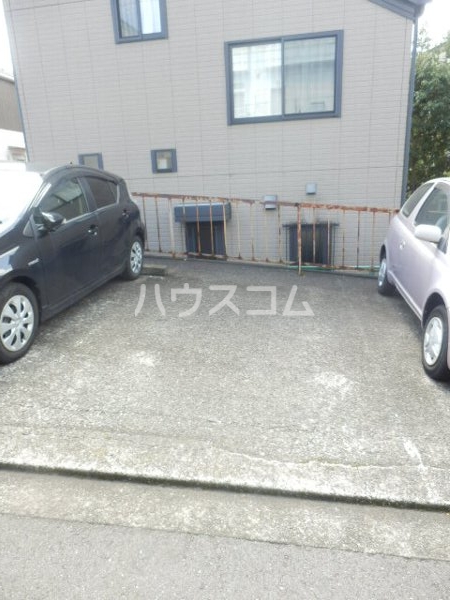 22/28 駐車場
