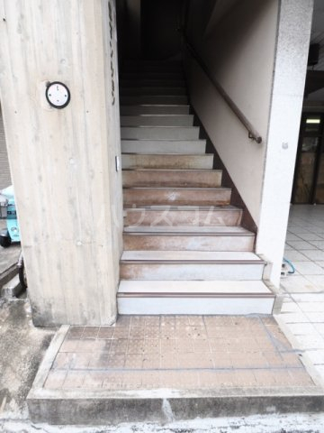 23/30 エントランス