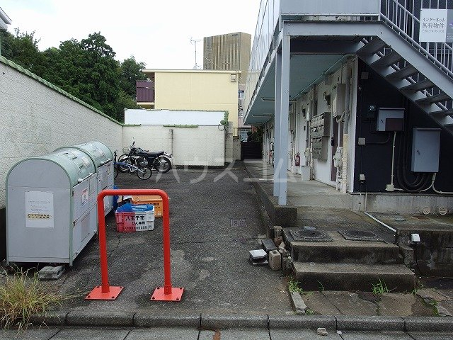 23/30 エントランス