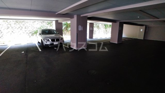 27/30 駐車場