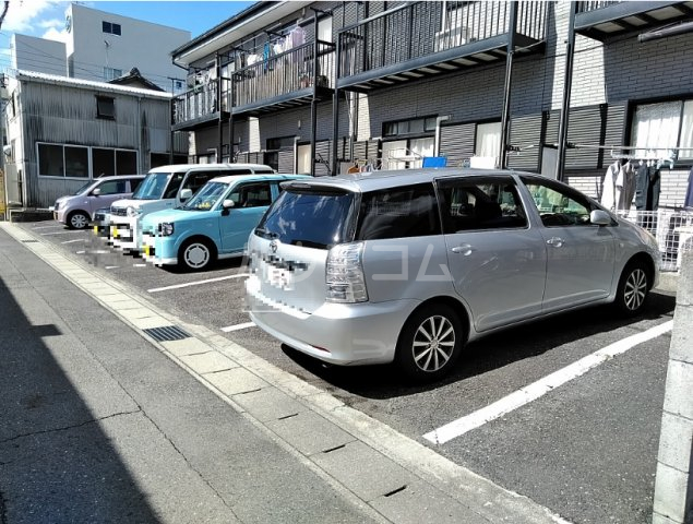28/30 駐車場