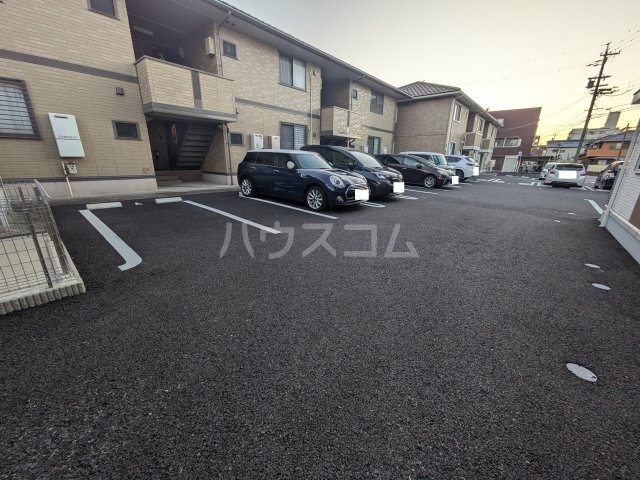 23/30 駐車場