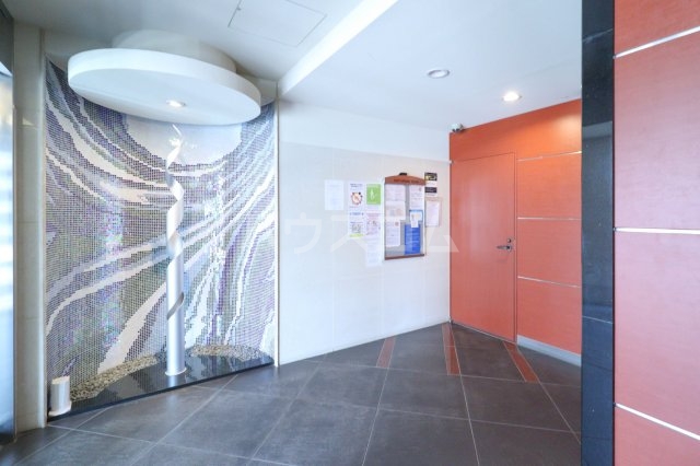 24/30 エントランス