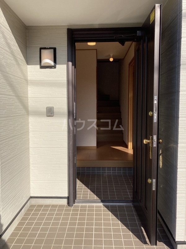 22/28 エントランス