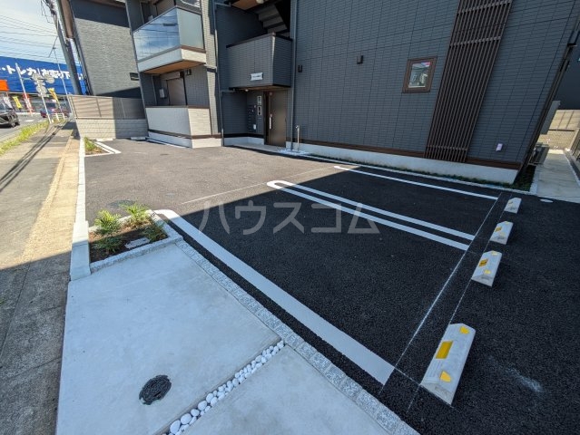 23/26 駐車場