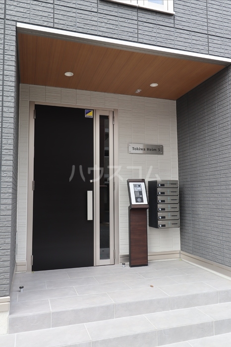 16/23 エントランス