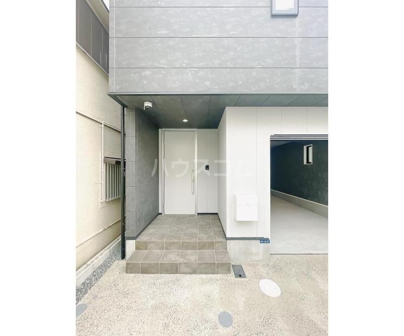 23/30 エントランス