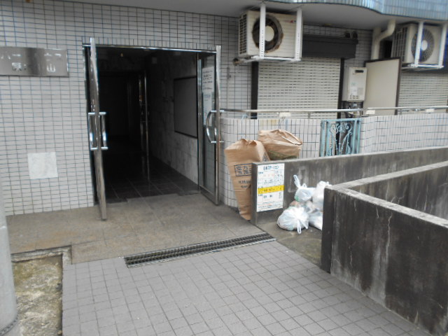 22/30 エントランス