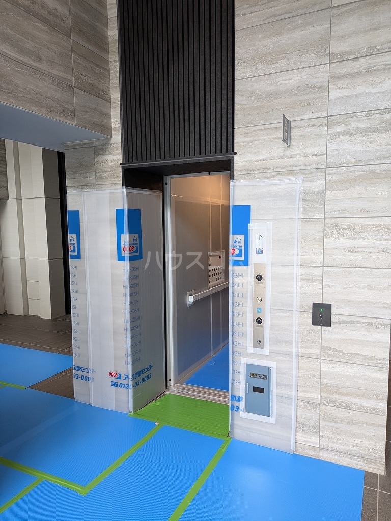 21/30 エントランス