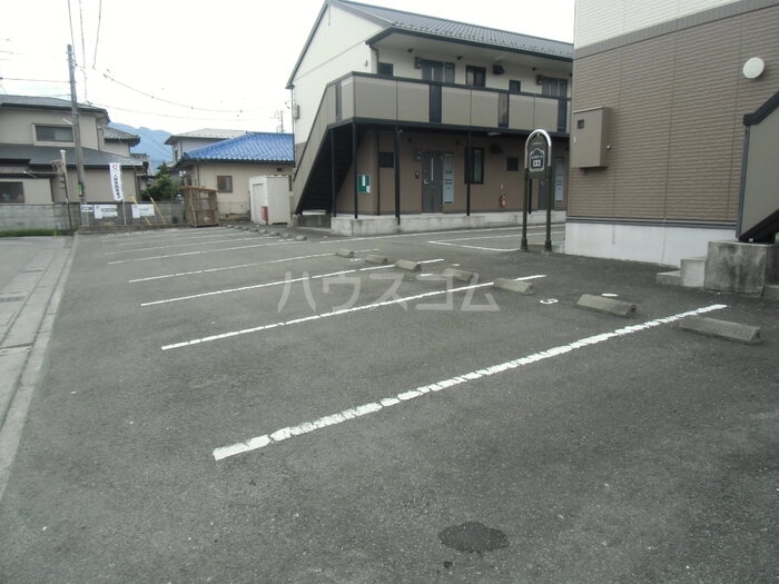 13/13 駐車場