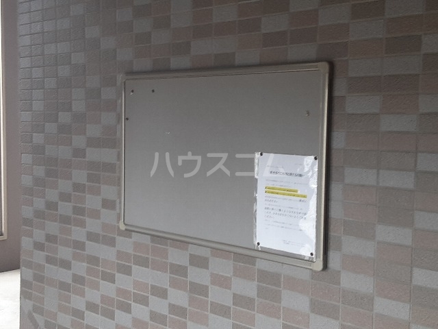 27/30 エントランス