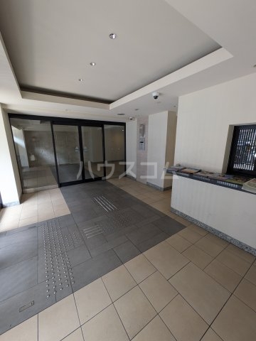 28/30 エントランス