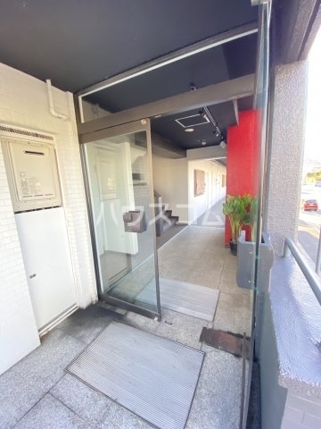 20/21 エントランス