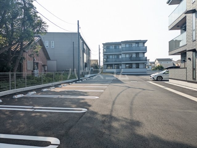 25/28 駐車場