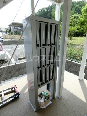 18/27 エントランス