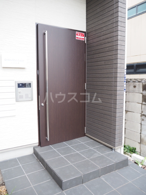 21/30 エントランス