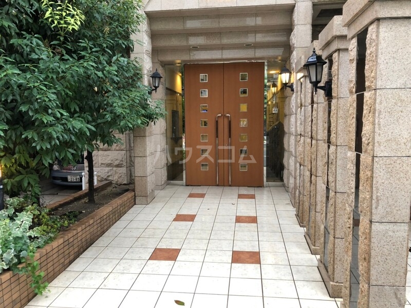 21/30 エントランス