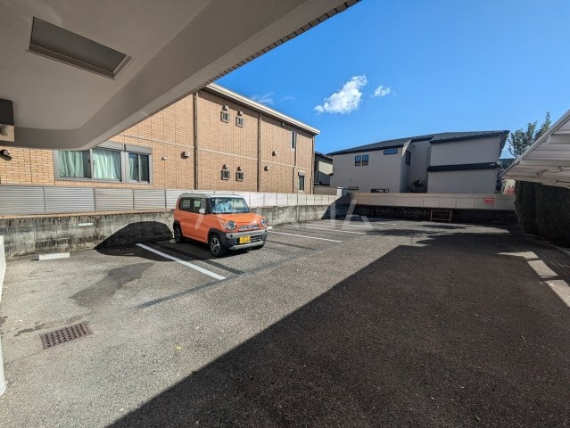 25/27 駐車場