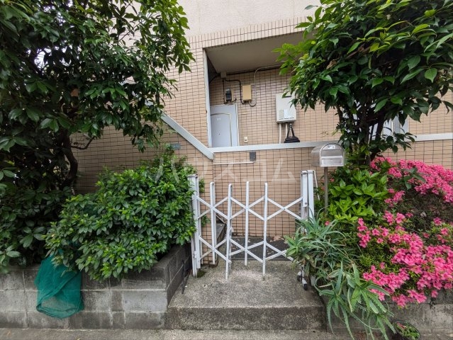 22/30 エントランス