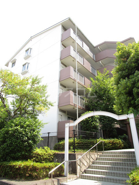 18/22 エントランス