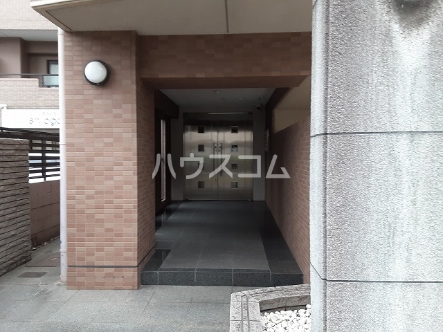 18/21 エントランス