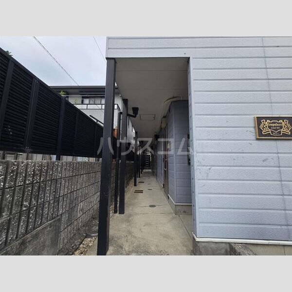 16/20 エントランス