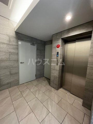 24/30 エントランス