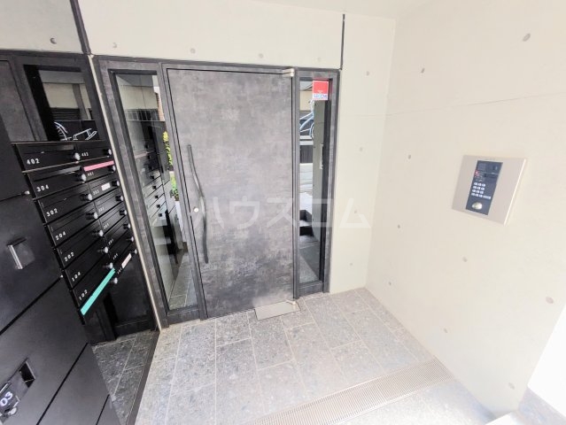 28/30 エントランス