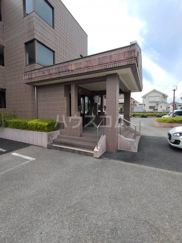 21/30 エントランス