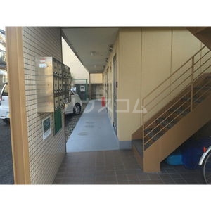 18/25 エントランス